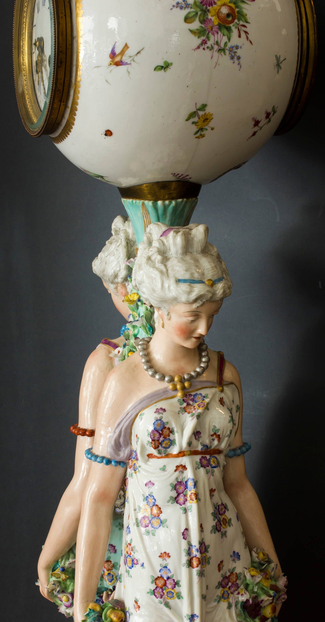 18th-19th Century Meissen Porcelain Candlesticks and Clock Depicting Ladies For Sale 1