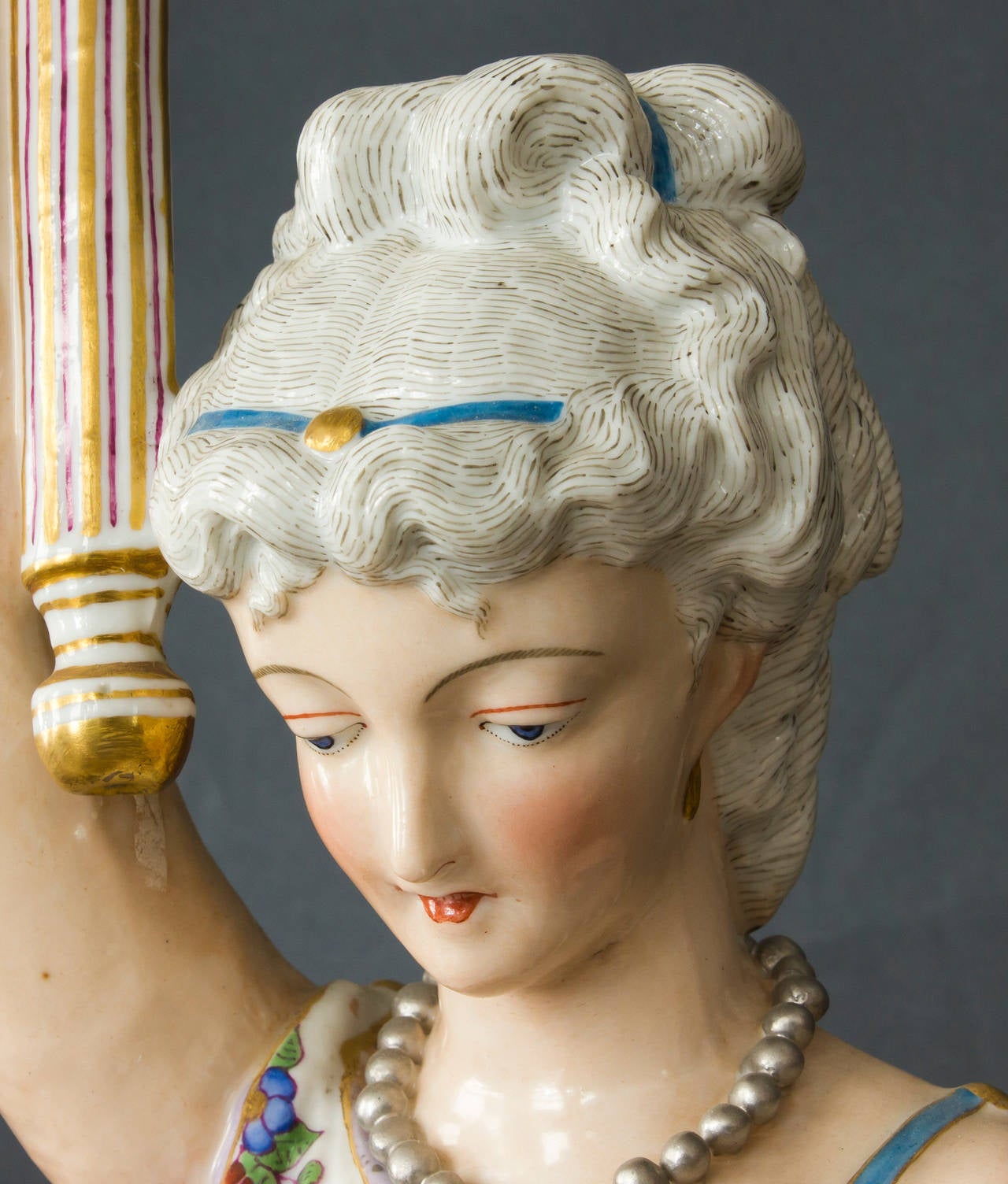 18th-19th Century Meissen Porcelain Candlesticks and Clock Depicting Ladies In Excellent Condition For Sale In Lisbon, PT