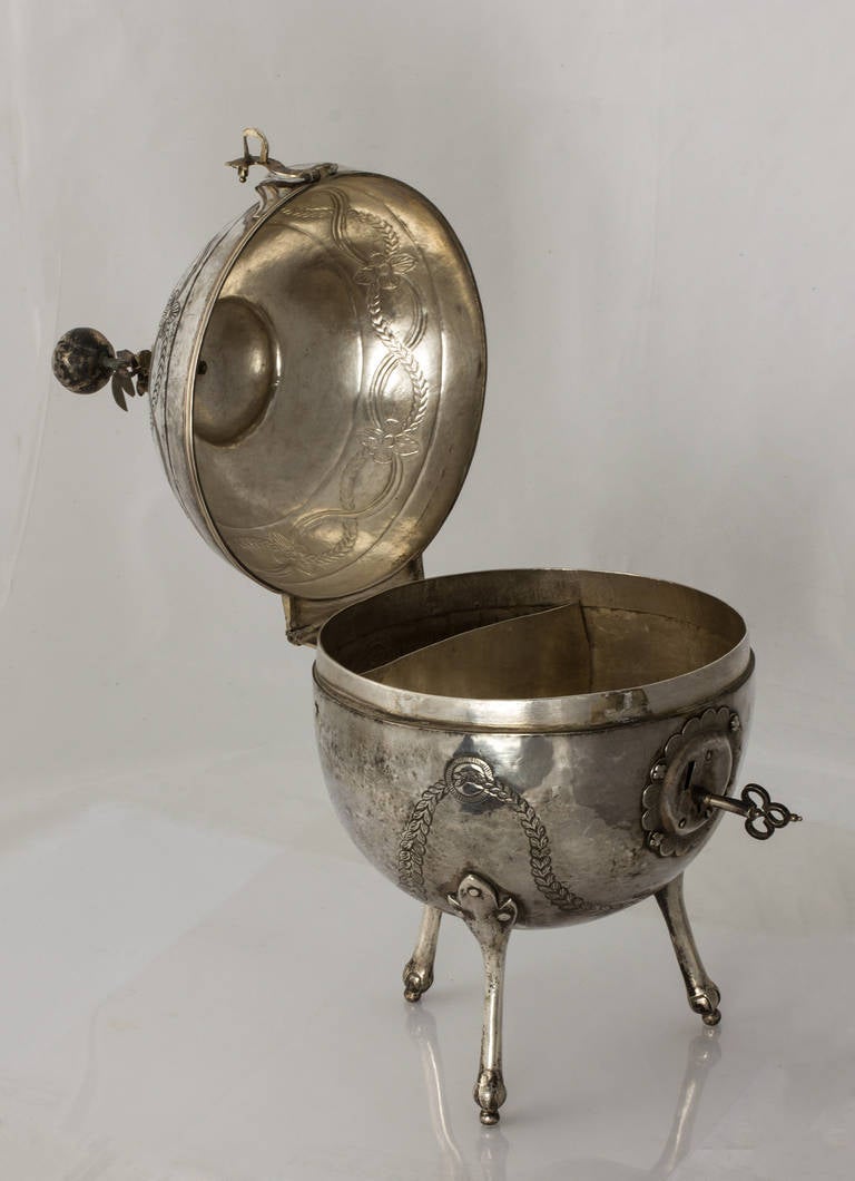 19th Century Peruvian Coca Box (Coquera) in Silver In Good Condition For Sale In Lisbon, PT
