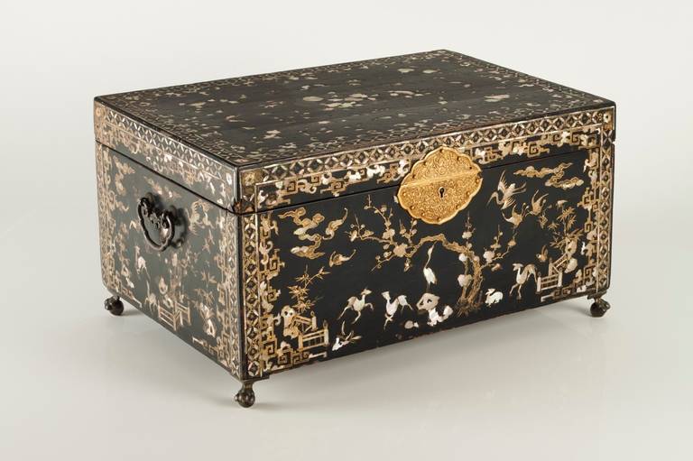 Chinese box lacquered with inlaid mother-of-pearl. The handles and legs in silver. The lock in gold.
