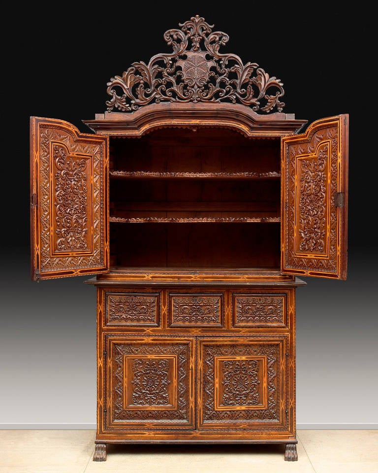 Late 17th-Early 18th Century Peruvian Cupboard Made of Exotic Woods Inlaid In Excellent Condition For Sale In Lisbon, PT