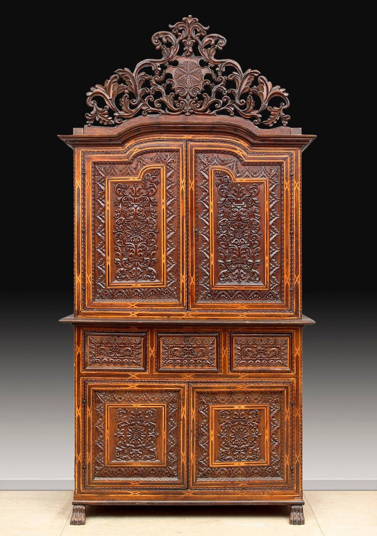 Peruvian cupboard made of cedar wood and exotic woods inlaid with a bronze relieve plaque.
Published in the book 