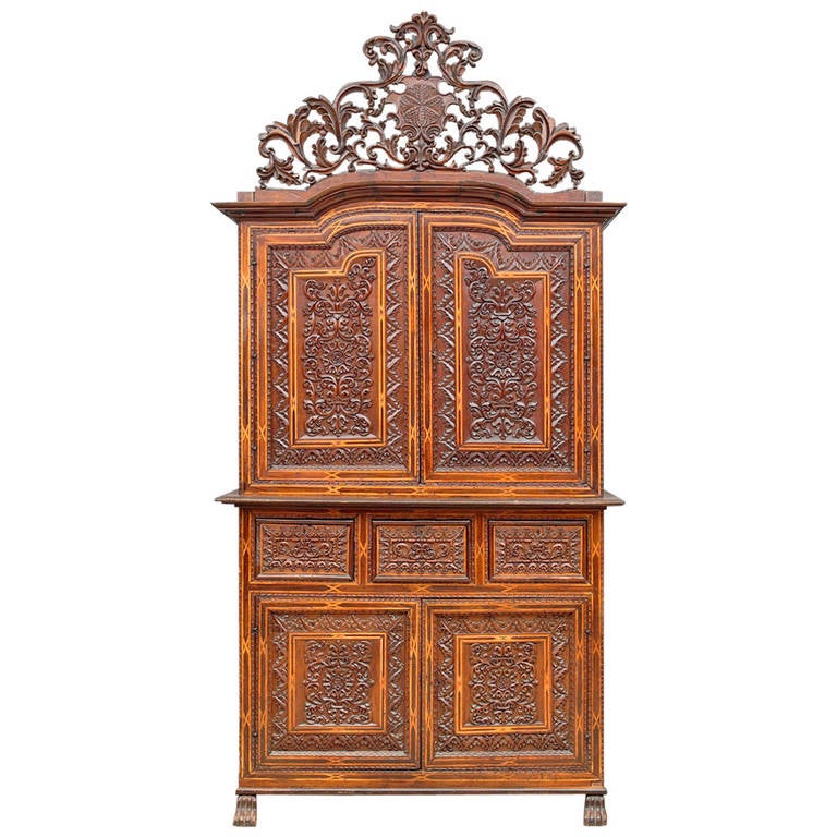 Late 17th-Early 18th Century Peruvian Cupboard Made of Exotic Woods Inlaid For Sale