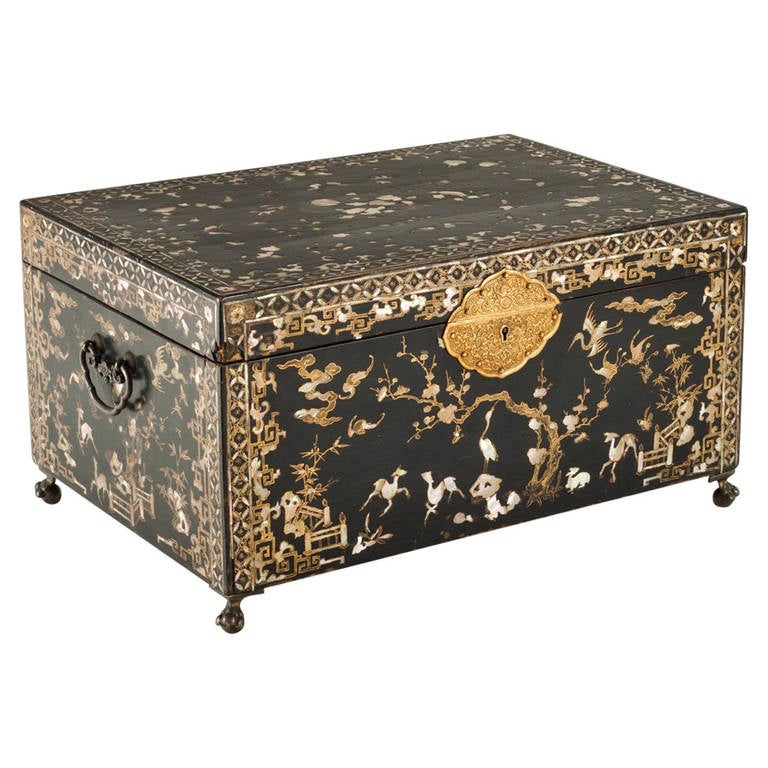Late 18th Century Chinese Box in Mother-of-Pearl Inlaid, Silver and Gold For Sale