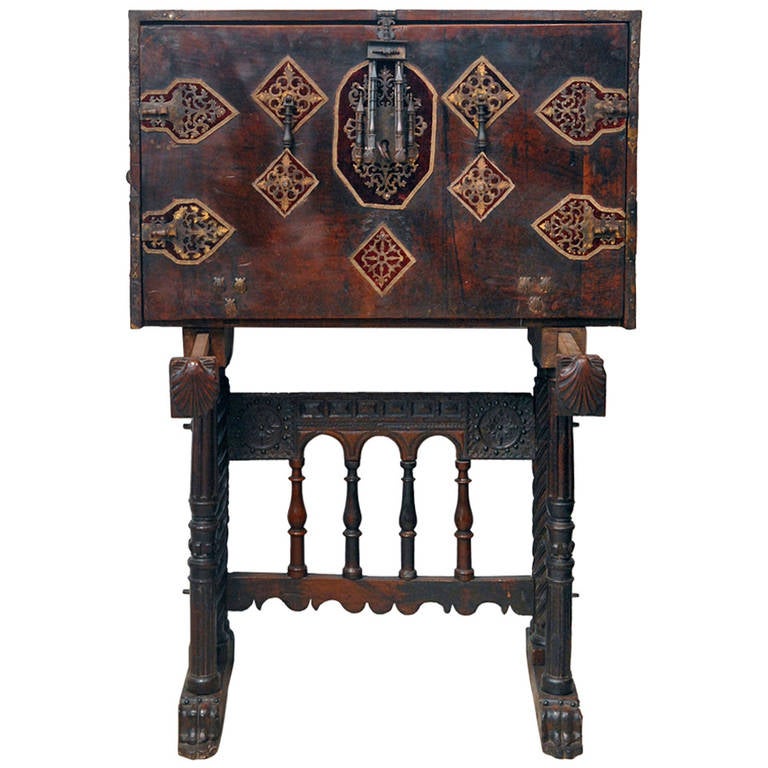 17th Century Spanish Bargueño in Walnut Wood For Sale