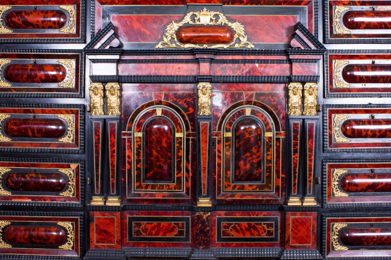 17th Century Flemish (Amberes) Cabinet un Tortoise Shell and Ebony For Sale 1