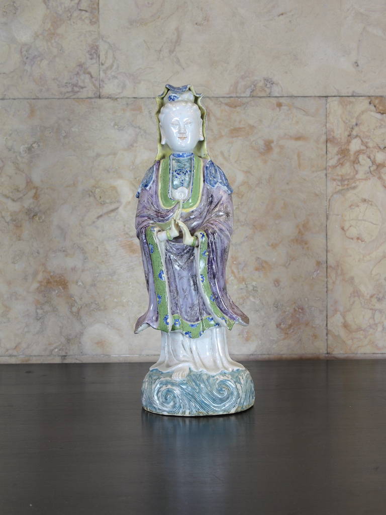 Guanyin China porcelain sculpture. Polychromatic decoration. Qianglong period. 18th century