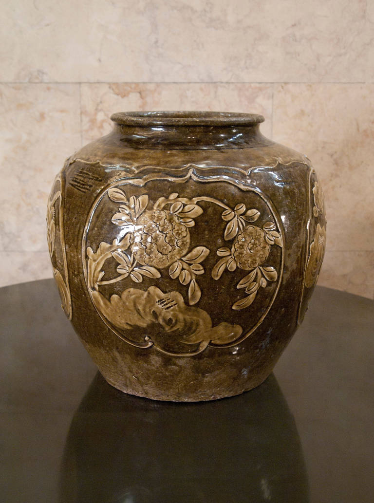 19th Century Chinese Stoneware Pot For Sale 1