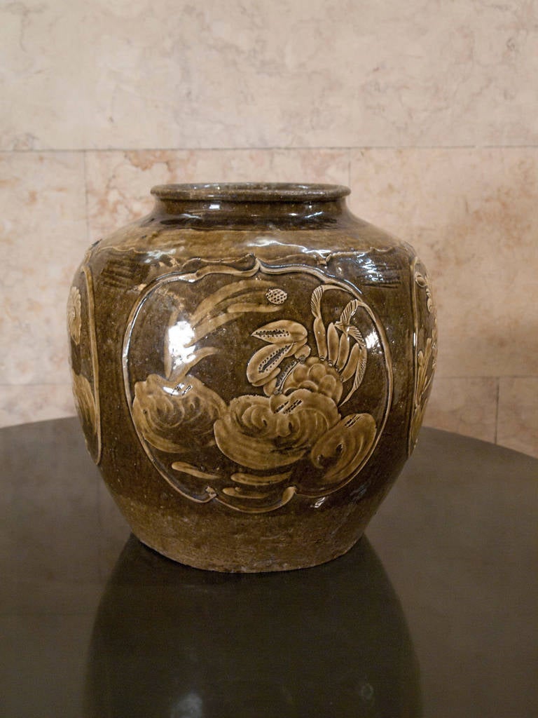 19th Century Chinese Stoneware Pot For Sale 2