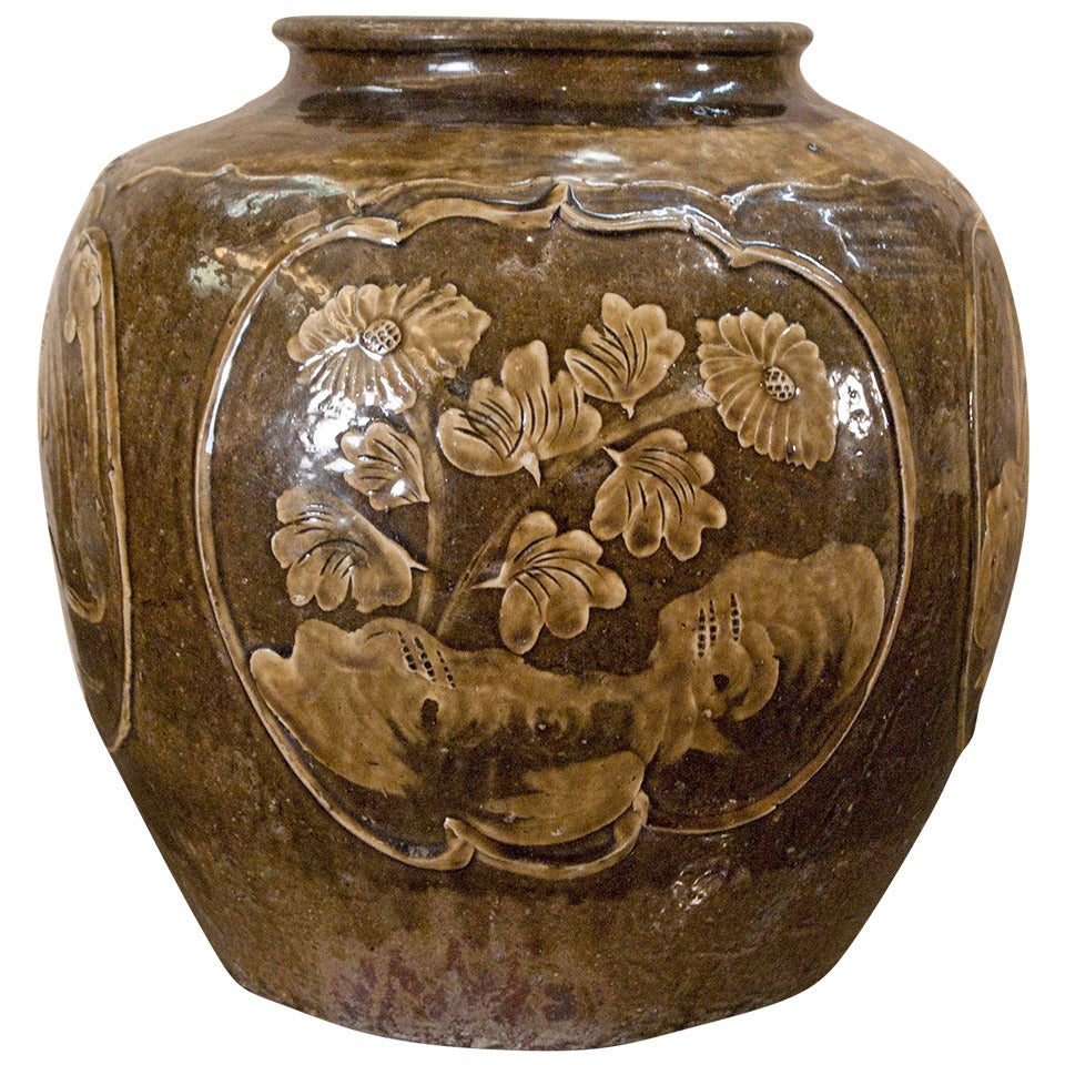 19th Century Chinese Stoneware Pot For Sale