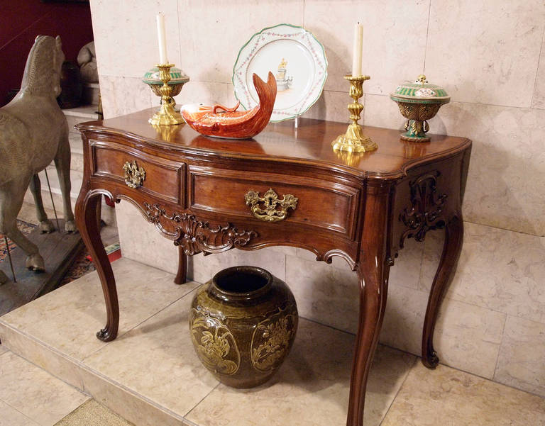 18th Century and Earlier 18th Century Portuguese, Brazilian Rosewood Side Table For Sale