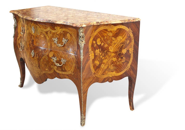 Baroque Pair of 18th Century Portuguese Commodes For Sale