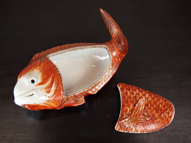 18th Century Chinese Export Porcelain Fish In Good Condition For Sale In Lisbon, PT