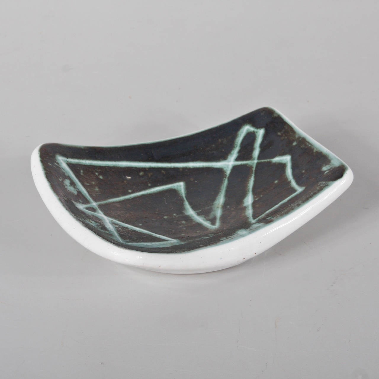 Mid-20th Century Ceramic Dish in the Manner of Georges Jouve