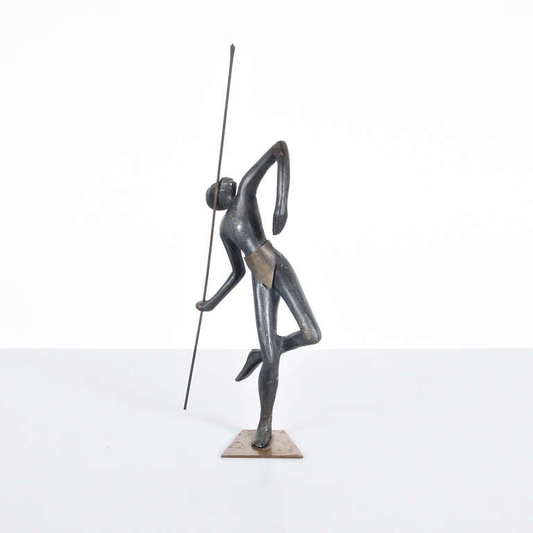 Sculpture autrichienne en bronze à la manière de Hagenauer, datant d'environ 1930.

En bon état d'origine, avec une usure mineure conforme à l'âge, préservant une belle patine.