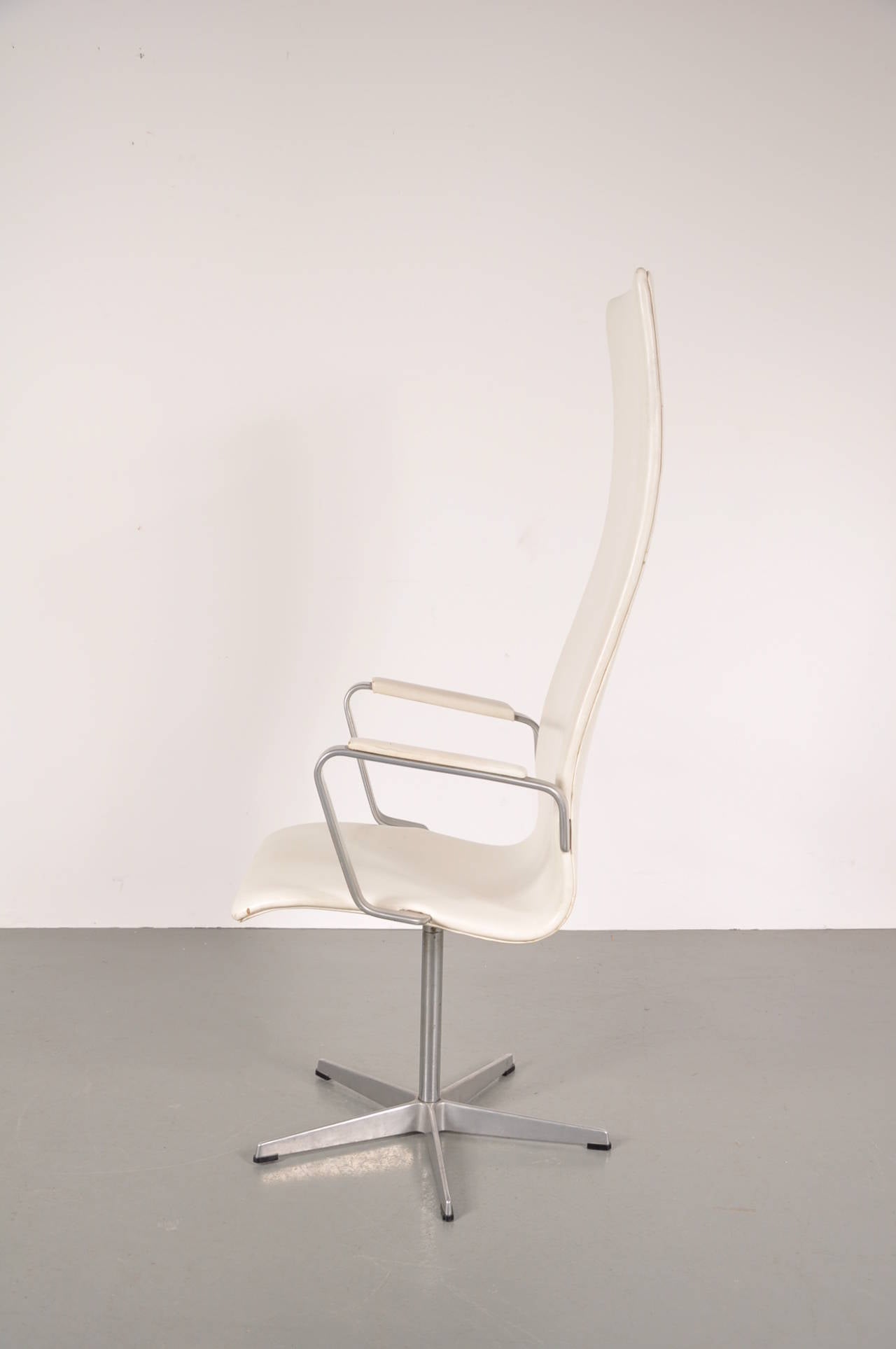 Mid-Century Modern Oxford Chair by Arne Jacobsen for Fritz Hansen, circa 1960