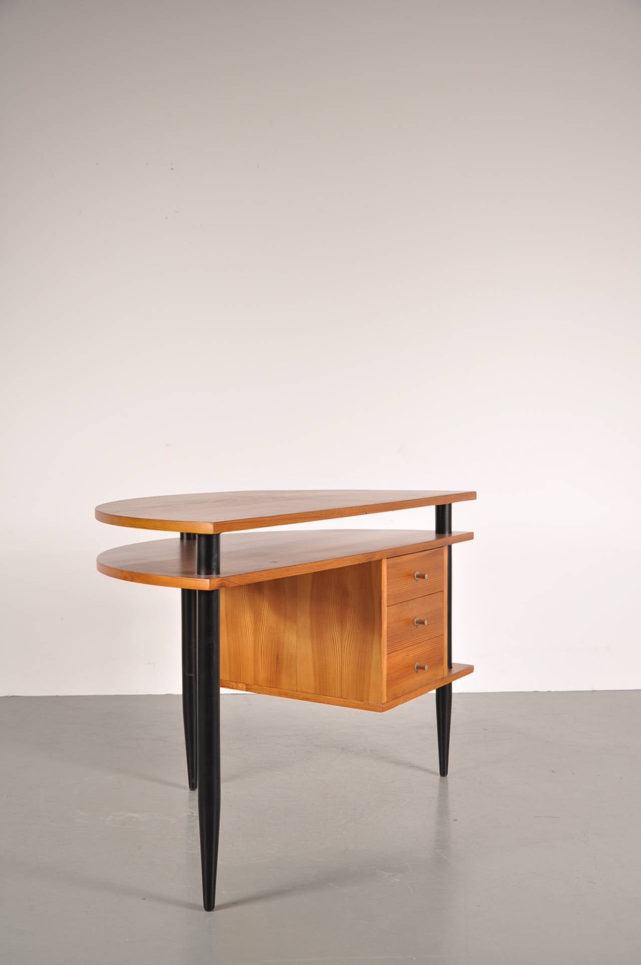 Wooden Desk in the Manner of Ilmari Tapiovaara, circa 1950 In Good Condition In Amsterdam, NL