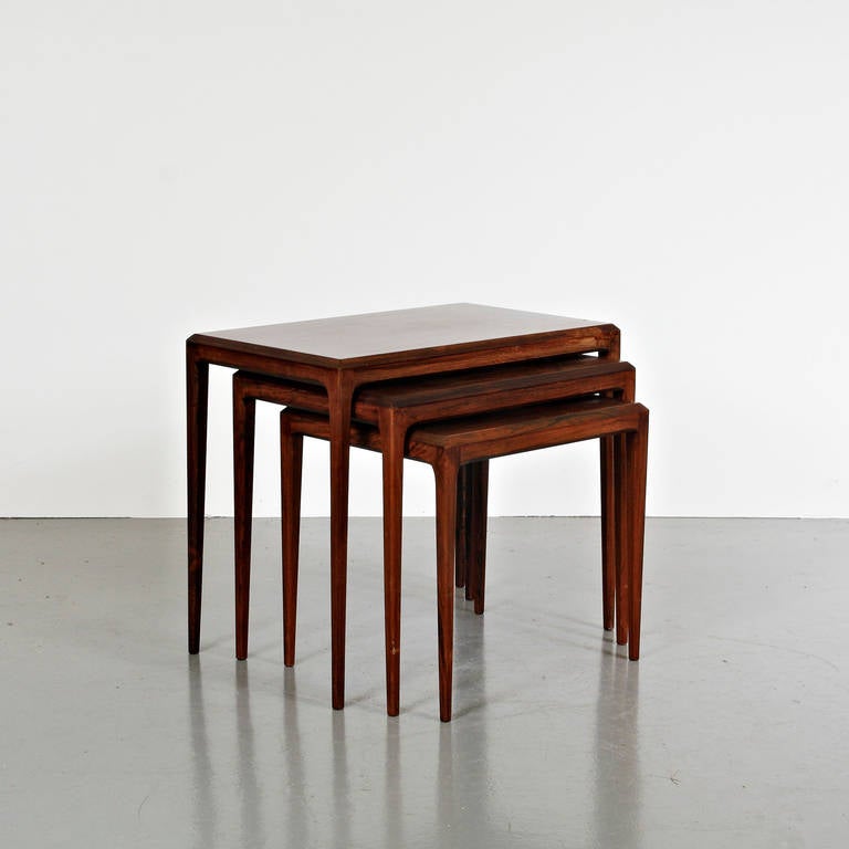 Nesting tables designed by Johannes Andersen.
Manufactured by CFC Silkeborg (Denmark) around 1960.
All made of rosewood.

Signed with applied manufacturer's label to underside.

In great original condition, with minor wear consistent with age