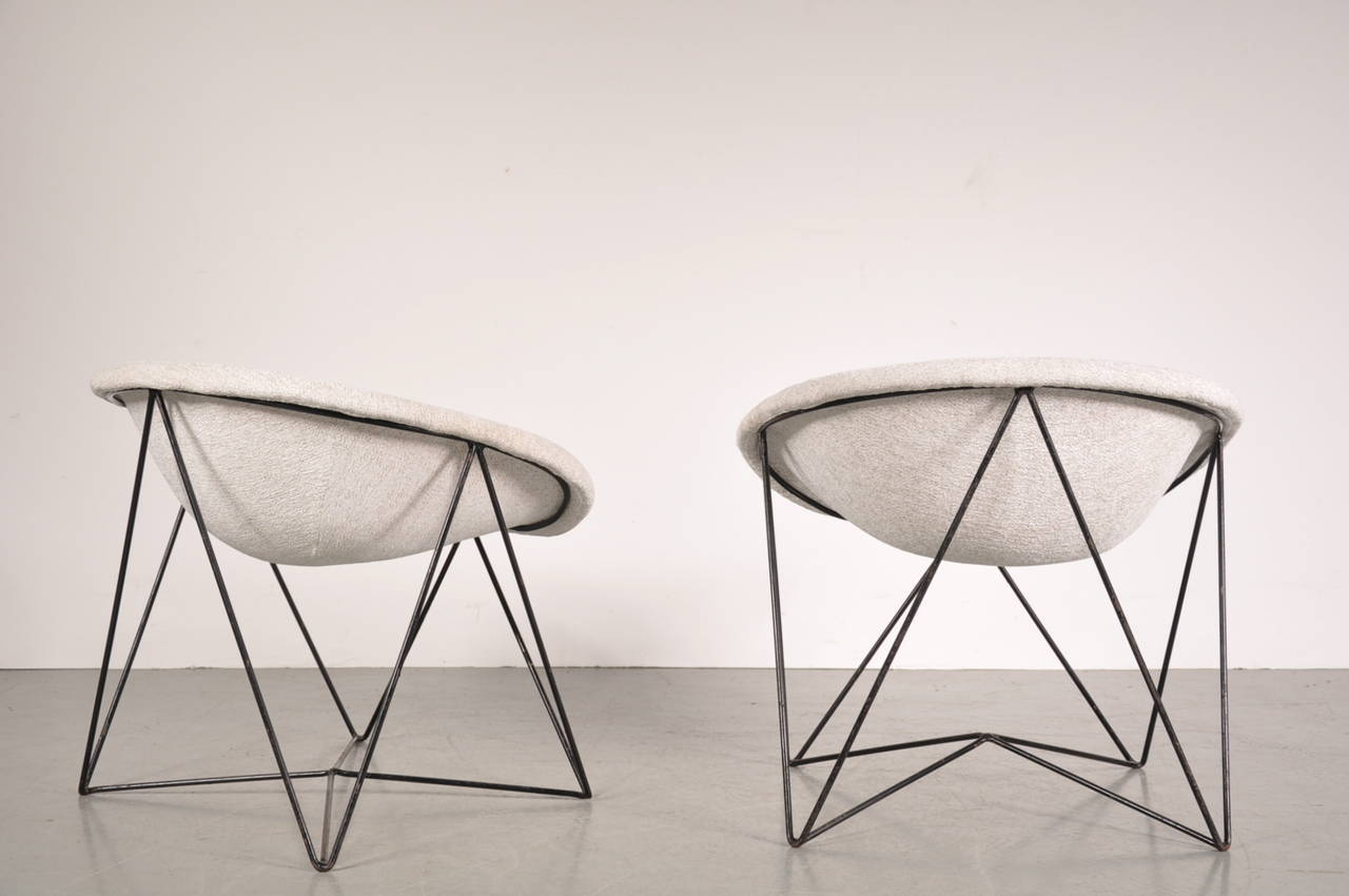 Unique set of 2 rare easy chairs, manufactured in Czech around 1950.

The chairs have newly upholstered fabric seats and black metal wire base. The chairs have a unique appearance and would fit perfectly in any modern mid-century interior.

In