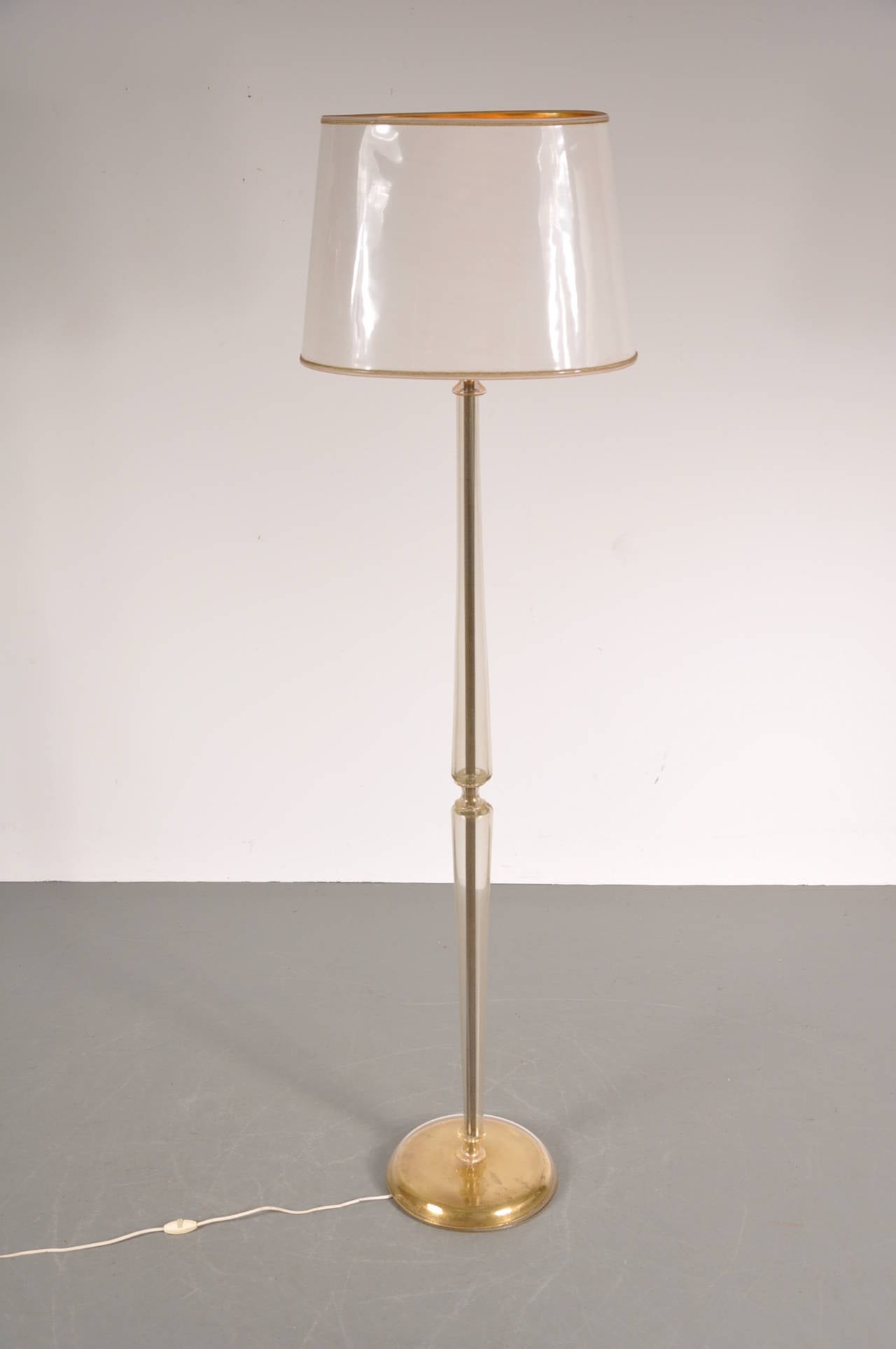 Murano Glass Floor Lamp in the Manner of Barovier e Toso, circa 1940 For Sale 2