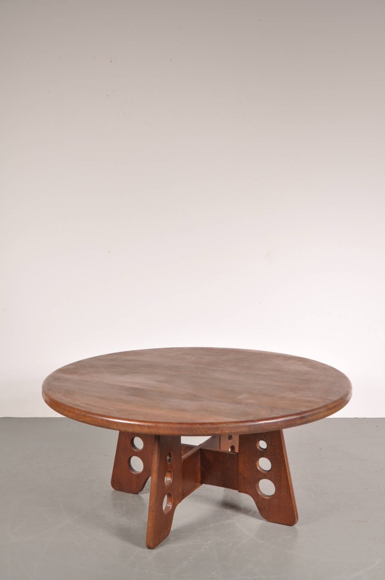 Rare round coffee table, manufactured in France around 1950.

This coffee table is made of the highest quality oak. It has a unique designed perforated base, four legs and a round top. This makes this coffee table a true eye-catcher in any modern