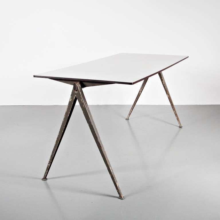 Rare Pyramid Table designed by Wim Rietveld in 1959.
Manufactured by Ahrend de Cyrkel (The Netherlands).
Lacquered metal frame,formica table top.

In good excellent original condition, preserving a beautifull patina.

Wim Rietveld (1924-1985)