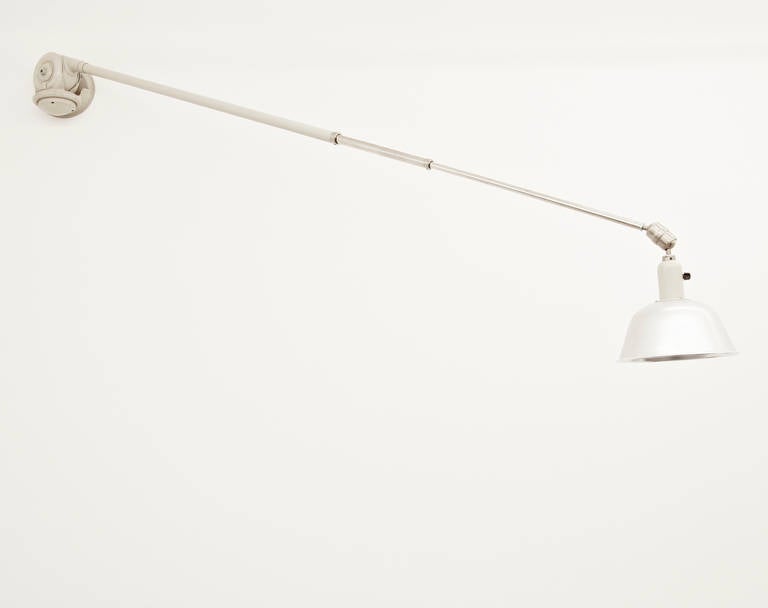 Telescopic lamp designed by Johan Petter Johansson.
Manufactured by Triplex (Sweden), circa 1930.
Aluminium and steel.

In good original condition, with minor wear consistent with age and use, preserving a beautiful patina.