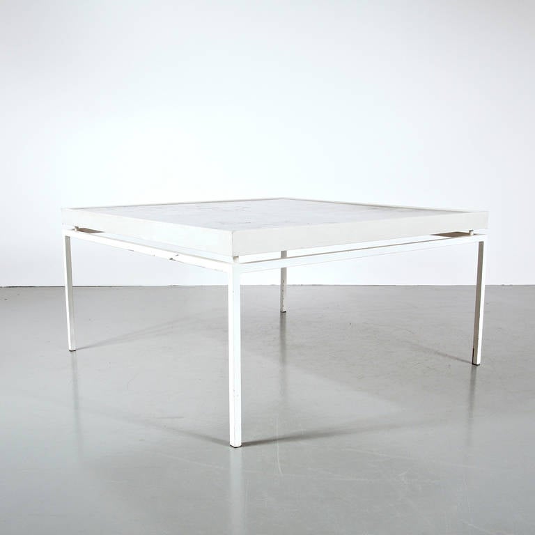 Rare coffee table designed by Pierre Paulin, circa 1970.
Manufactured by Artifort (France/Netherlands), circa 1970.
Rare edition with a painted table top and a lacquered metal frame.

In good original condition, with minor wear consistent with