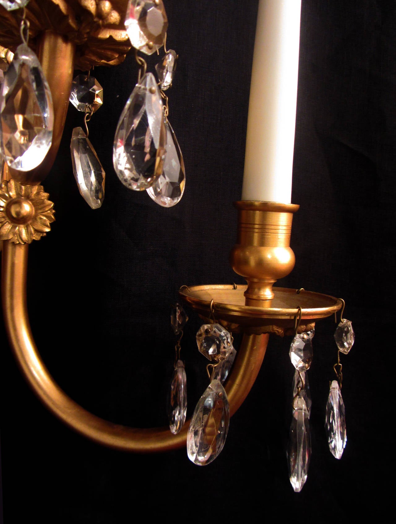 20th Century Pair of French Pink Quartz and Gilt Brass Wall Lights For Sale