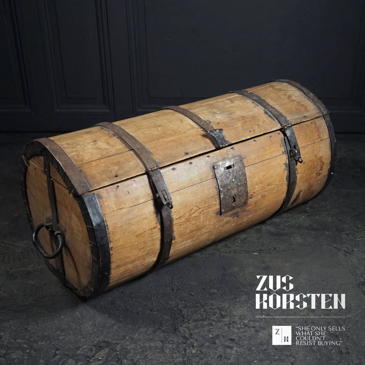 Very cool round trunk made out of pinewood and wrought iron.