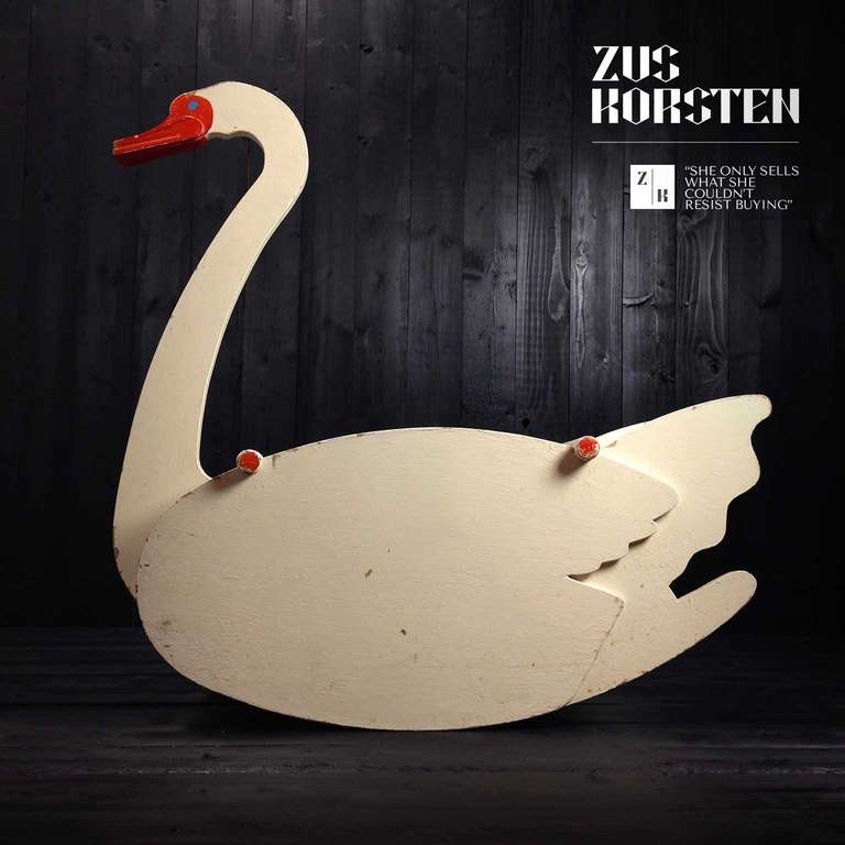 ADO stands for ‘Arbeid door Onvolwaardige’ or in plain English: Labor by Incapacitated. Maybe that’s why later on they changed it to ‘Apart, Doelmatig and Onverwoestbaar’ or Different, Effective and Indestructible. But this lovely Rocking Swan from