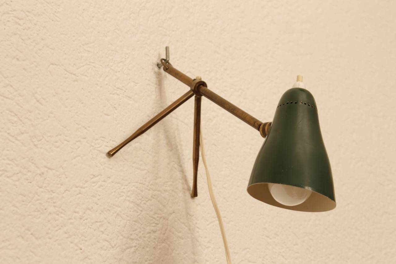 Brass Giuseppe Ostuni 1950's tripod cocotte table lamp