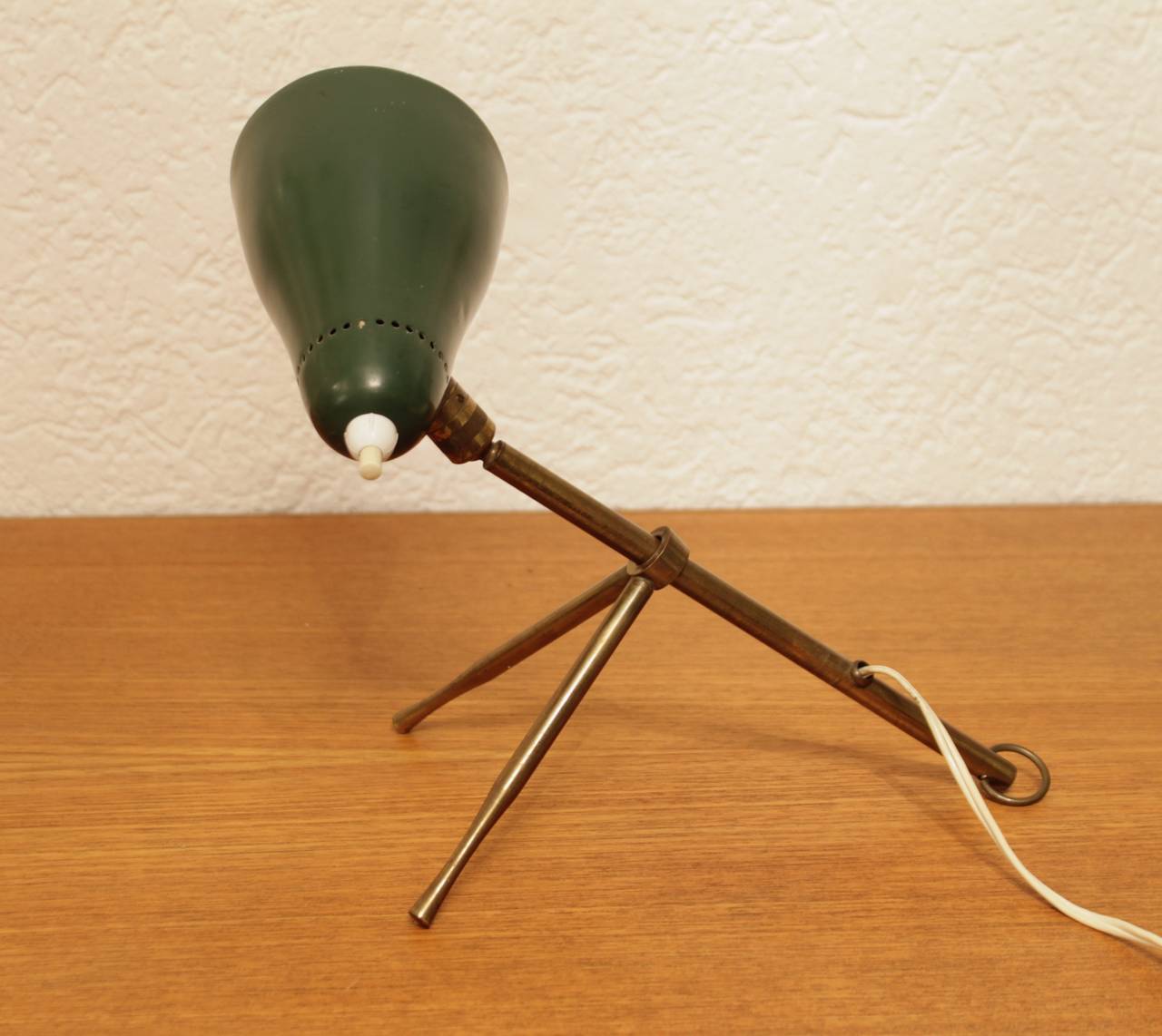 Giuseppe Ostuni 1950's tripod cocotte table lamp In Good Condition In Geneva, CH