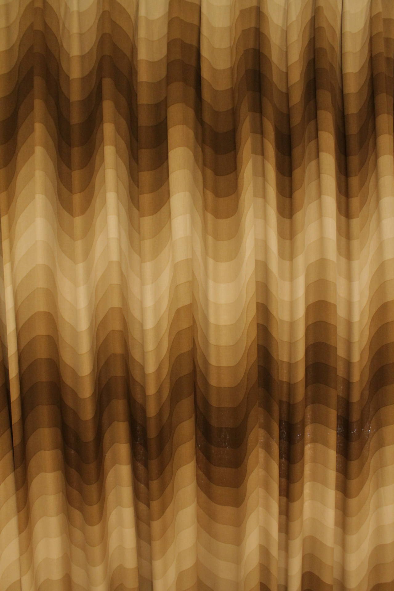 Pair of Middle Wave Mira X fabric curtains by Verner Panton 1973
Very good vintage condition, no fading.
Lined with brown fabric.
2 pieces of 175cm wide and 240cm high 
Ready to hang with this system ( picture 7 )
Signed