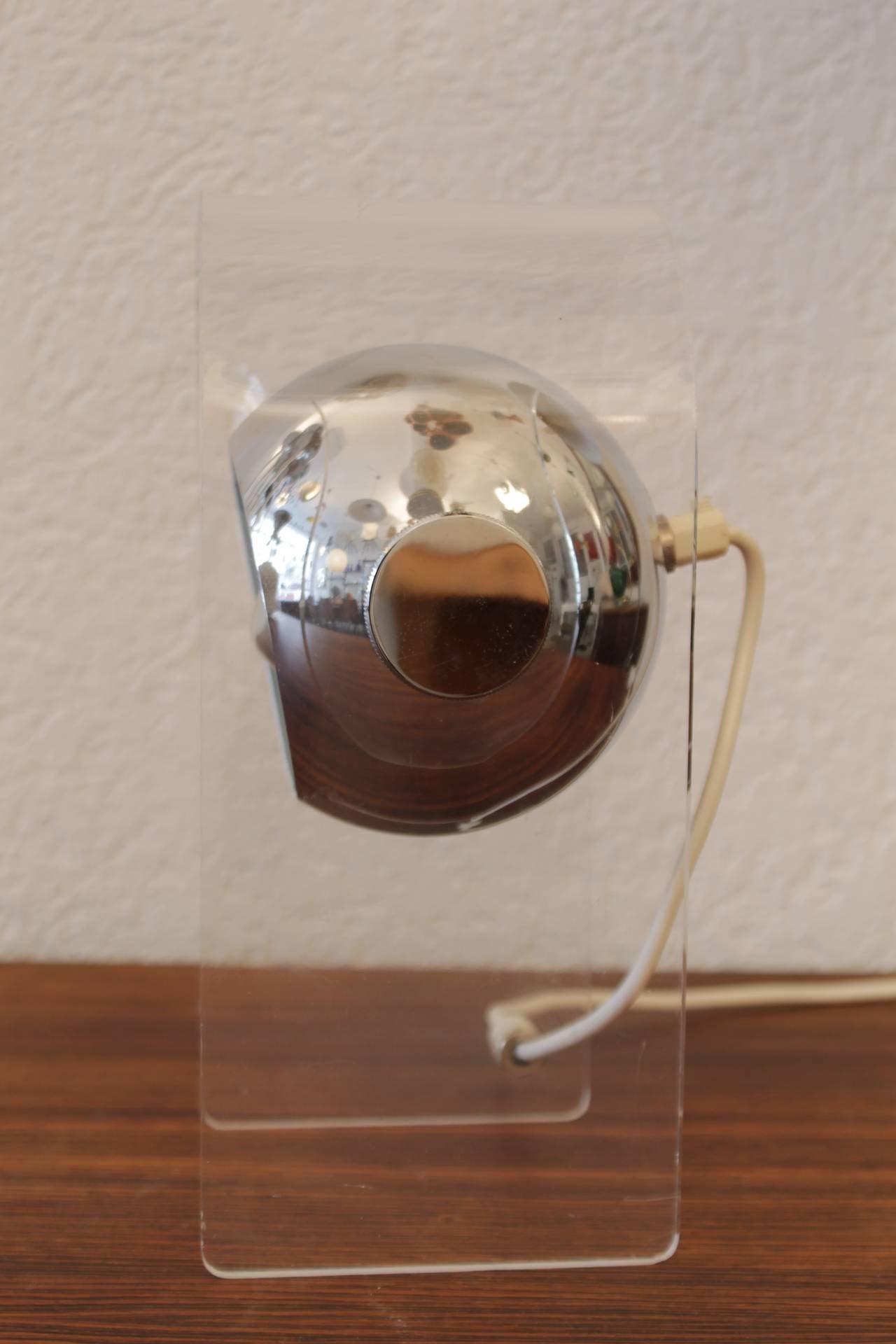 Sonneman Lucite Table Lamp In Excellent Condition In Geneva, CH