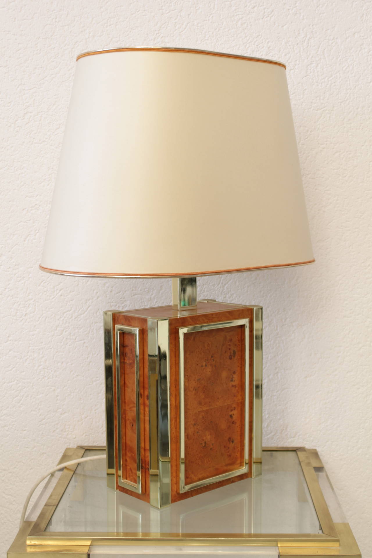 Burl wood and brass table lamp by Renato Zevi.
Perfect condition.