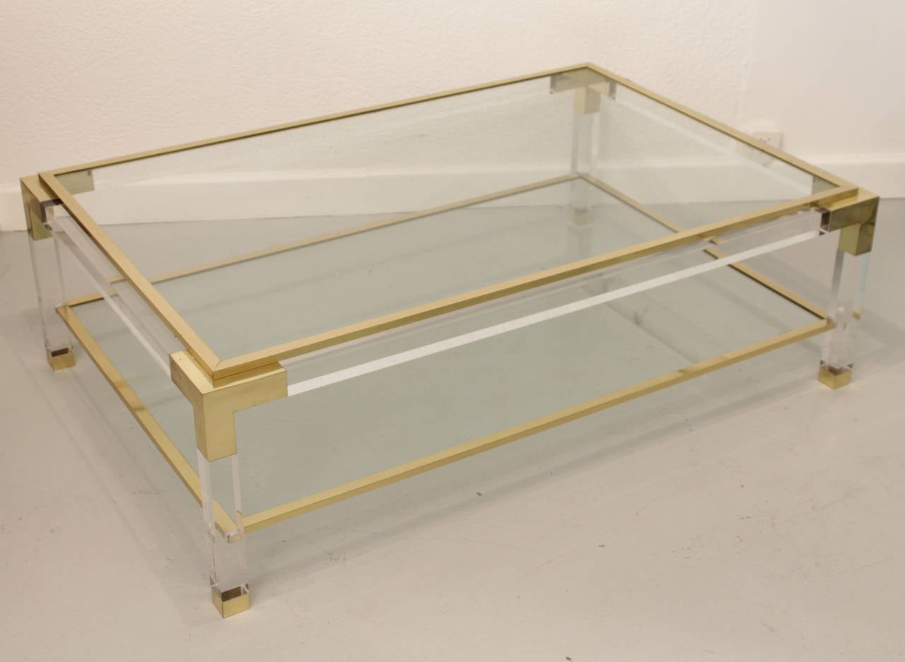 Superb brass, lucite and glass heavy coffee table.
The top glass is movable and edges are fitted with slip on brass trim.
Very good quality.
Italy ca.1970's