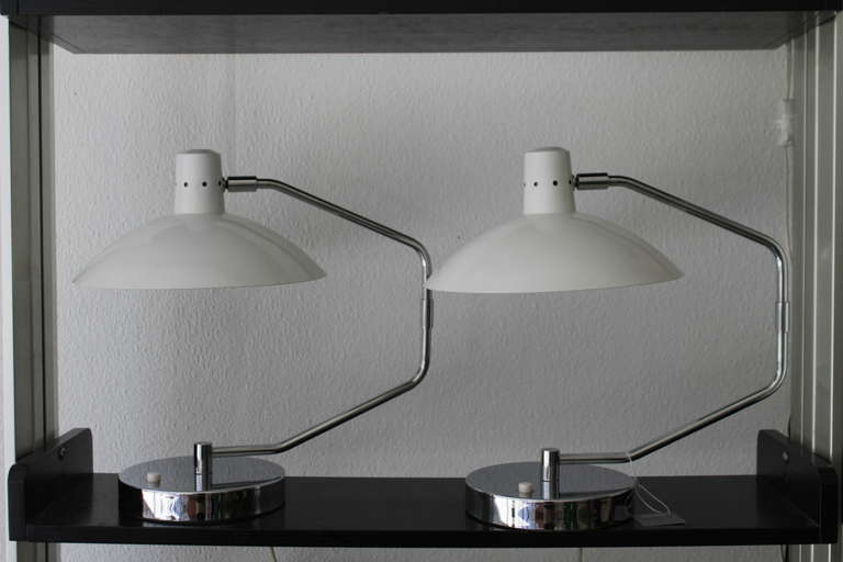 Pair of desk lamp by Clay Michie for Knoll International
White lacquered articulate shade, chrome base
Very good condition