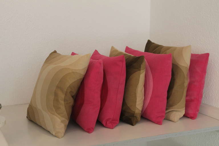 Set of Seven Verner Panton Mira-X pillows. Feather, cotton fabric. Four Mira-X Spectrum in fuchsia, three Mira-X Wave in brown.

Switzerland, 35 x 35cm. Very good condition, made recently with vintage fabric.