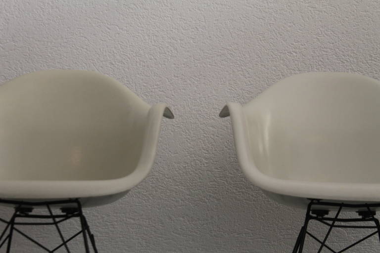 Mid-20th Century Eames Rocking Chairs in Cream White Fiberglass