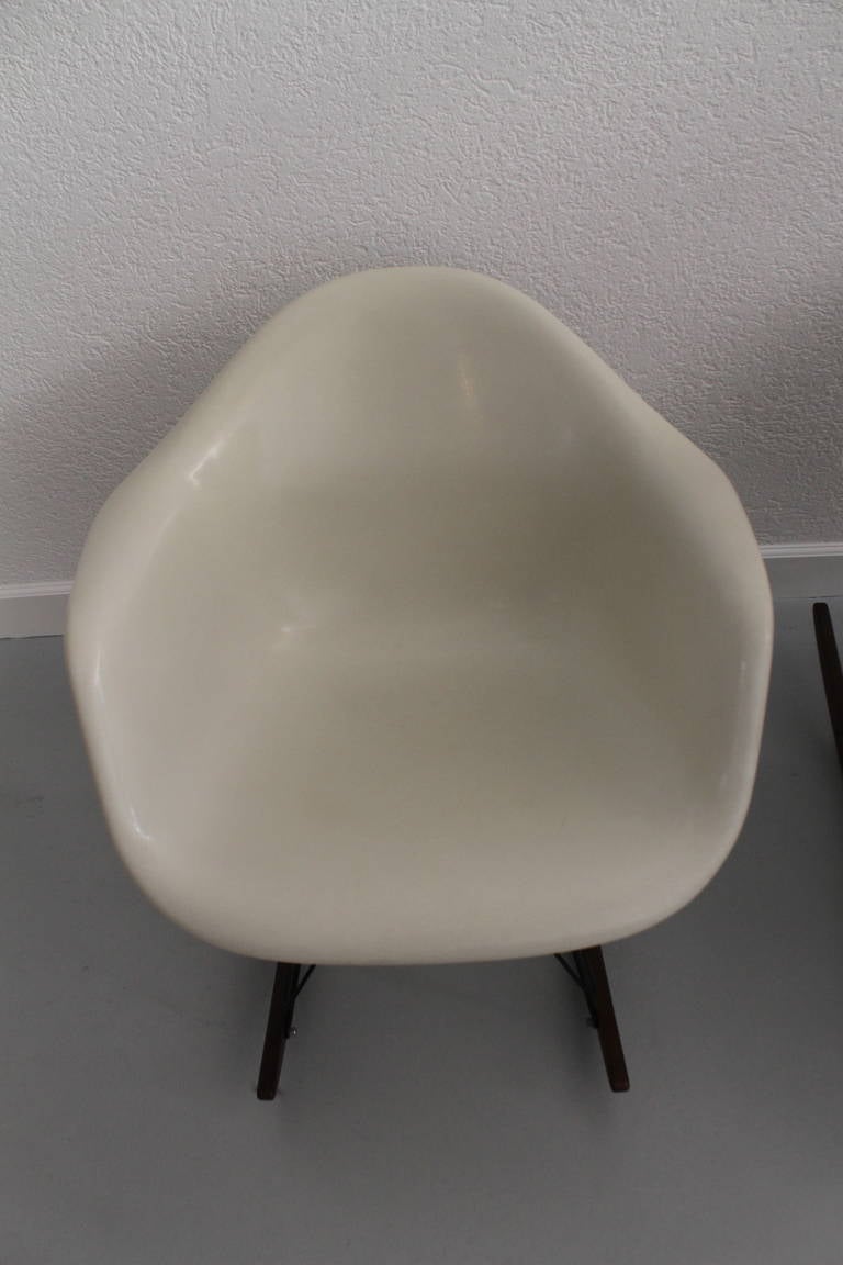 Eames Rocking Chairs in Cream White Fiberglass 1
