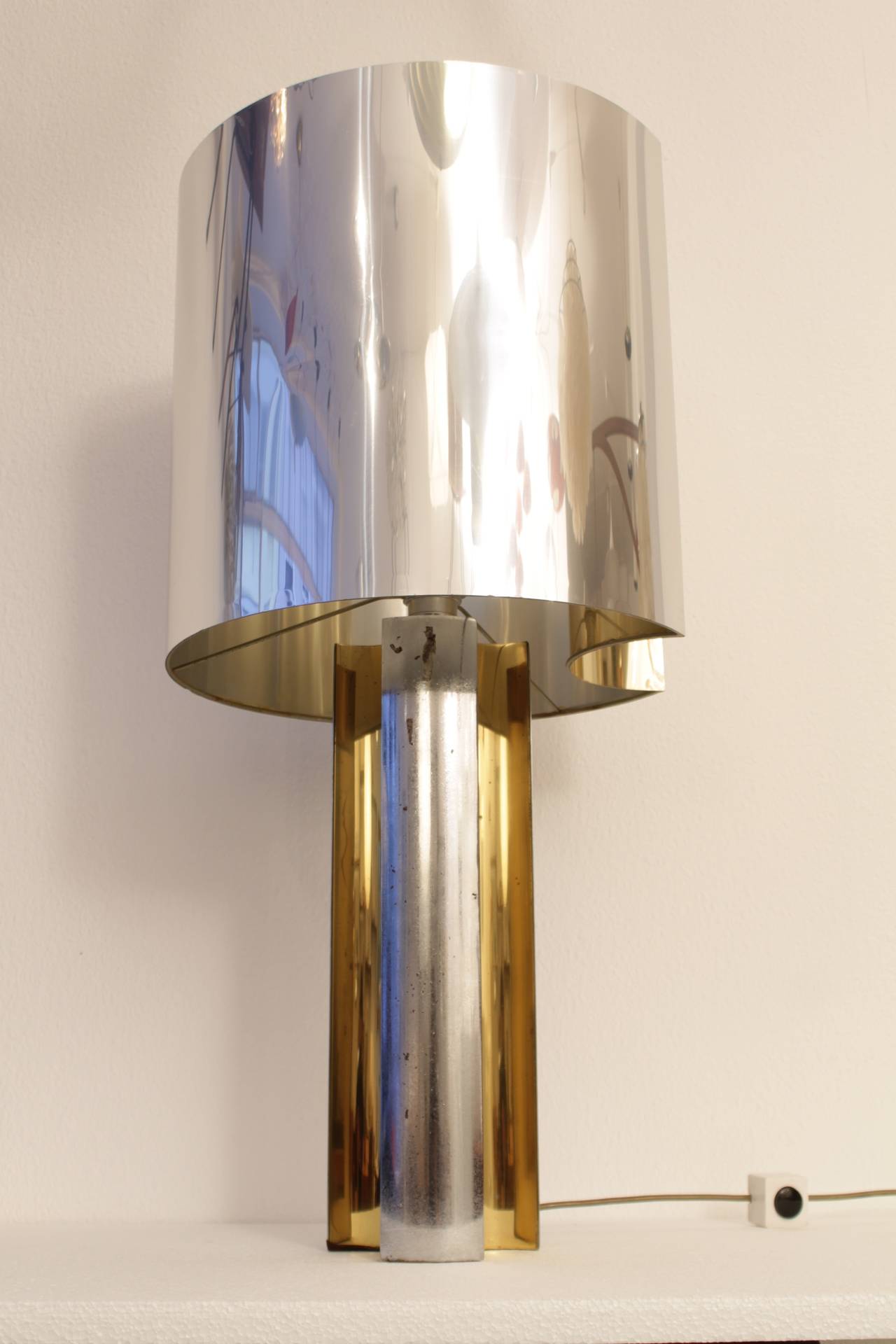 Sculptural table lamp by Willy Rizzo by BF Italia ca.1970's
Several chrome missing ( pictures ) 
Beautiful shade in good condition