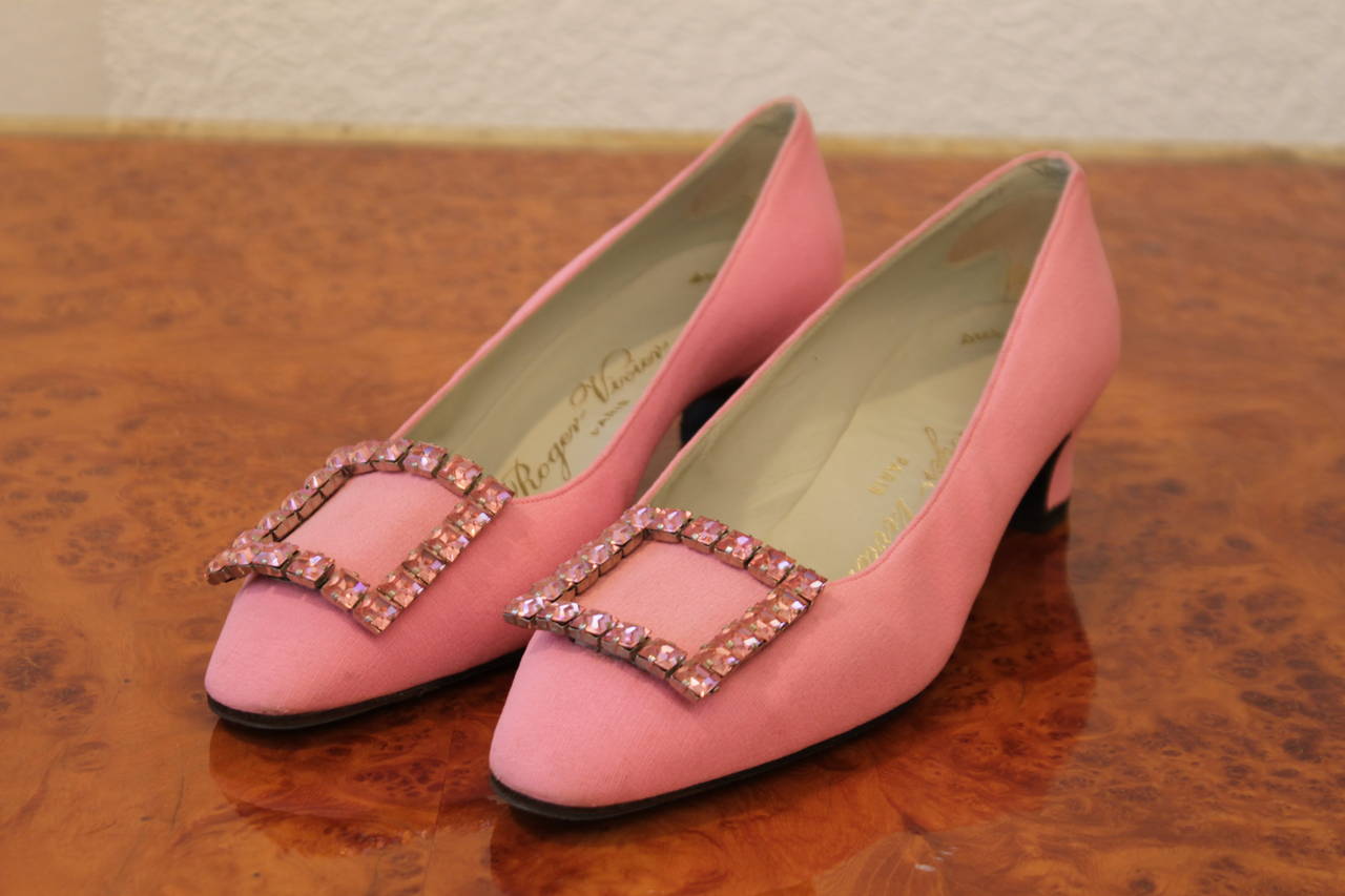 Elegant and exquisitely delicate 1960s baby pink pumps with strass buckle.
Made by Roger Vivier, Paris
A must have!
US size is 5.5.
