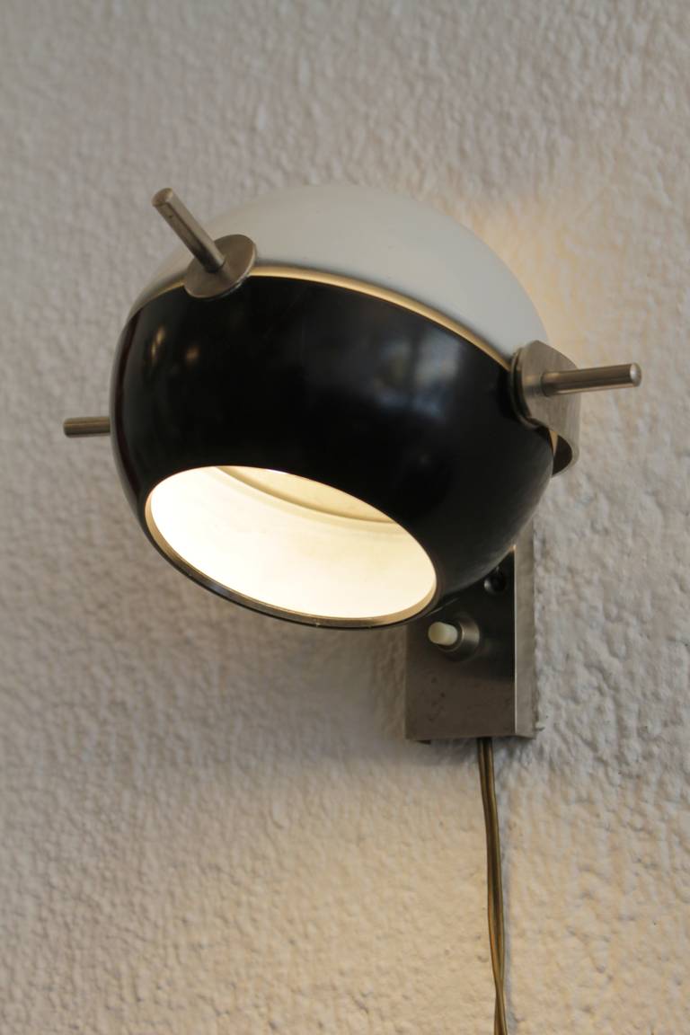 Interesting little satellite wall lamp
Nice quality, rotative, swiveling
Black & white 
Diameter of the ball 12cm / ball with stems 18cm