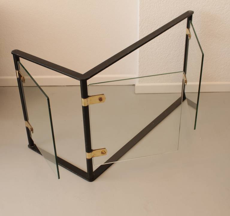 e pare-étincelles d'angle en fer, laiton et verre en vente 2