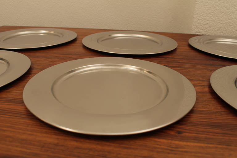 8 stainless steel plates denmark In Excellent Condition In Geneva, CH