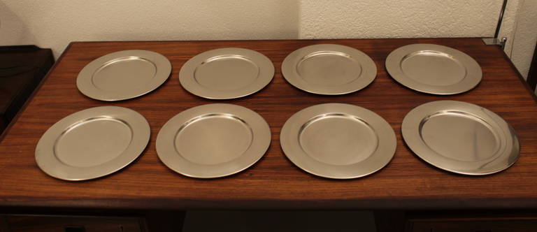 8 stainless steel danish plates
In the manner of Arne Jacobsen
Marked 