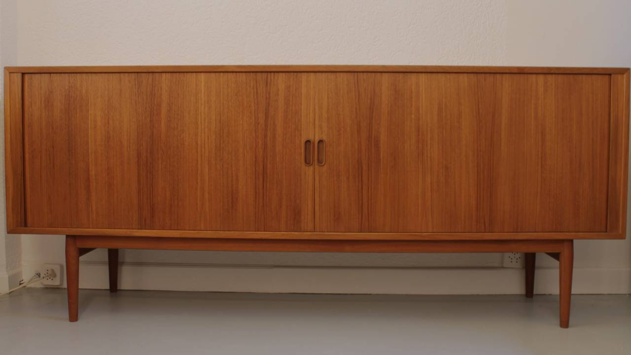 Arne Vodder teak tambour doors sideboard
Produced by Sibast ca.1960