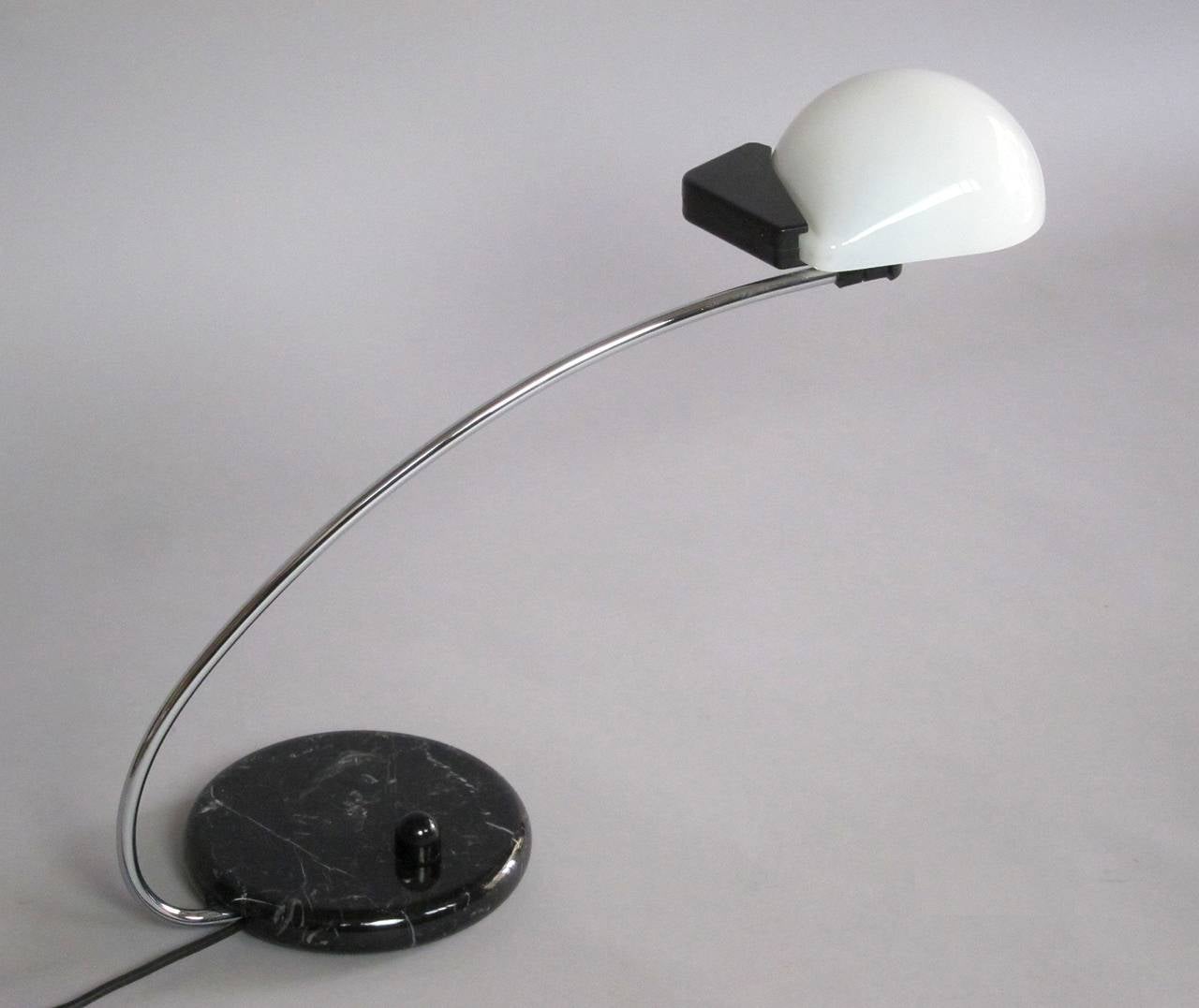 Heavy table lamp with opaline glass shade, designed by Bruno Gecchelin for Oluce, Italy 1977, rare version with black marble base.
Low-volt halogen light with two level brightness.