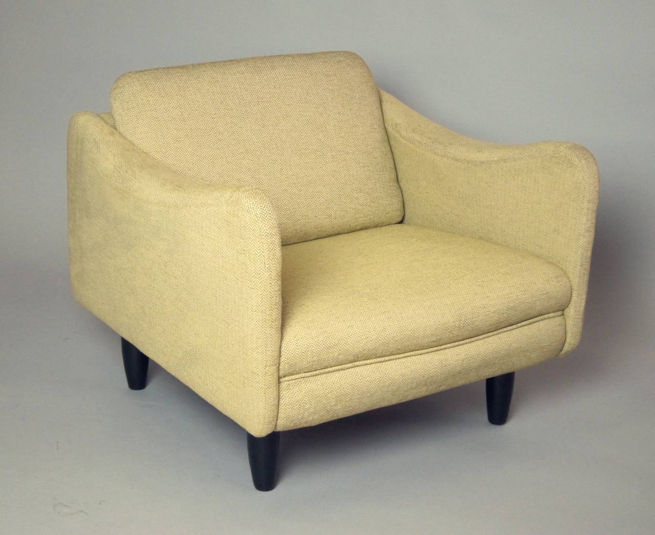 Comfortable and pure Fauteuil, designed by Michel Mortier, edited by Steiner Paris in 1963. The Armchairs have recently been re-upholstered.